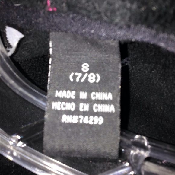 It’s a snow jacket it has thumb holes and is cozy - Picture 4 of 4